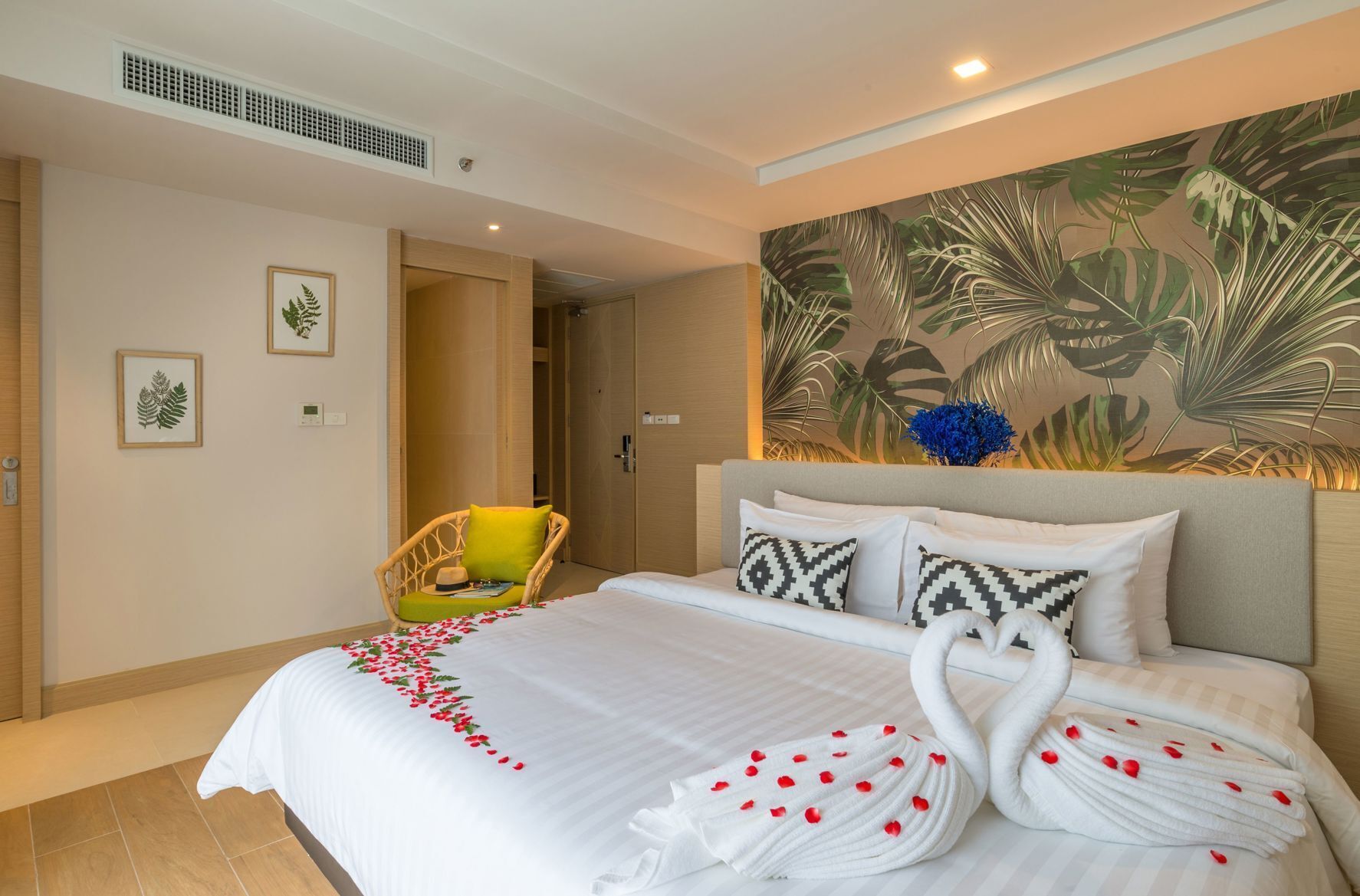 In-room safe, desk, blackout drapes, soundproofing