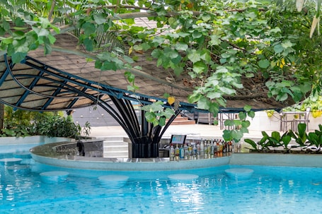 Bar junto a la piscina