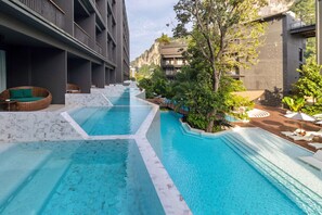 Deluxe pool View with Private Outdoor Whirlpool | Zimmersafe, Schreibtisch, Verdunkelungsvorhänge, schallisolierte Zimmer