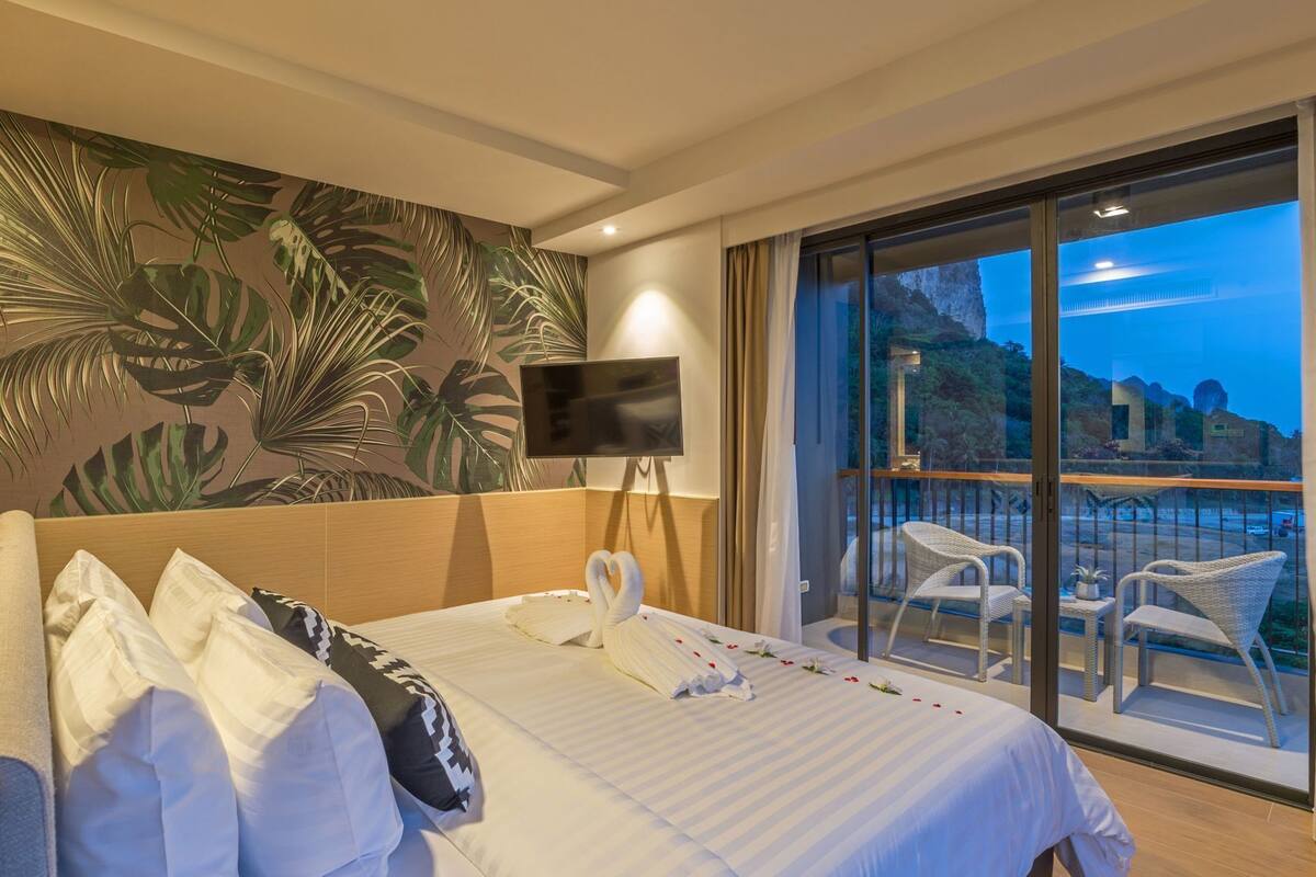 In-room safe, desk, blackout drapes, soundproofing