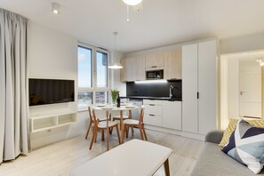 Comfort studio, 1 tweepersoonsbed met slaapbank | Woonruimte | Flatscreentelevisie