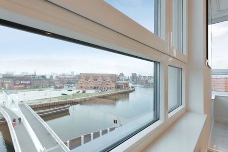 Tabla de planchar con plancha, cunas, wifi gratis y ropa de cama