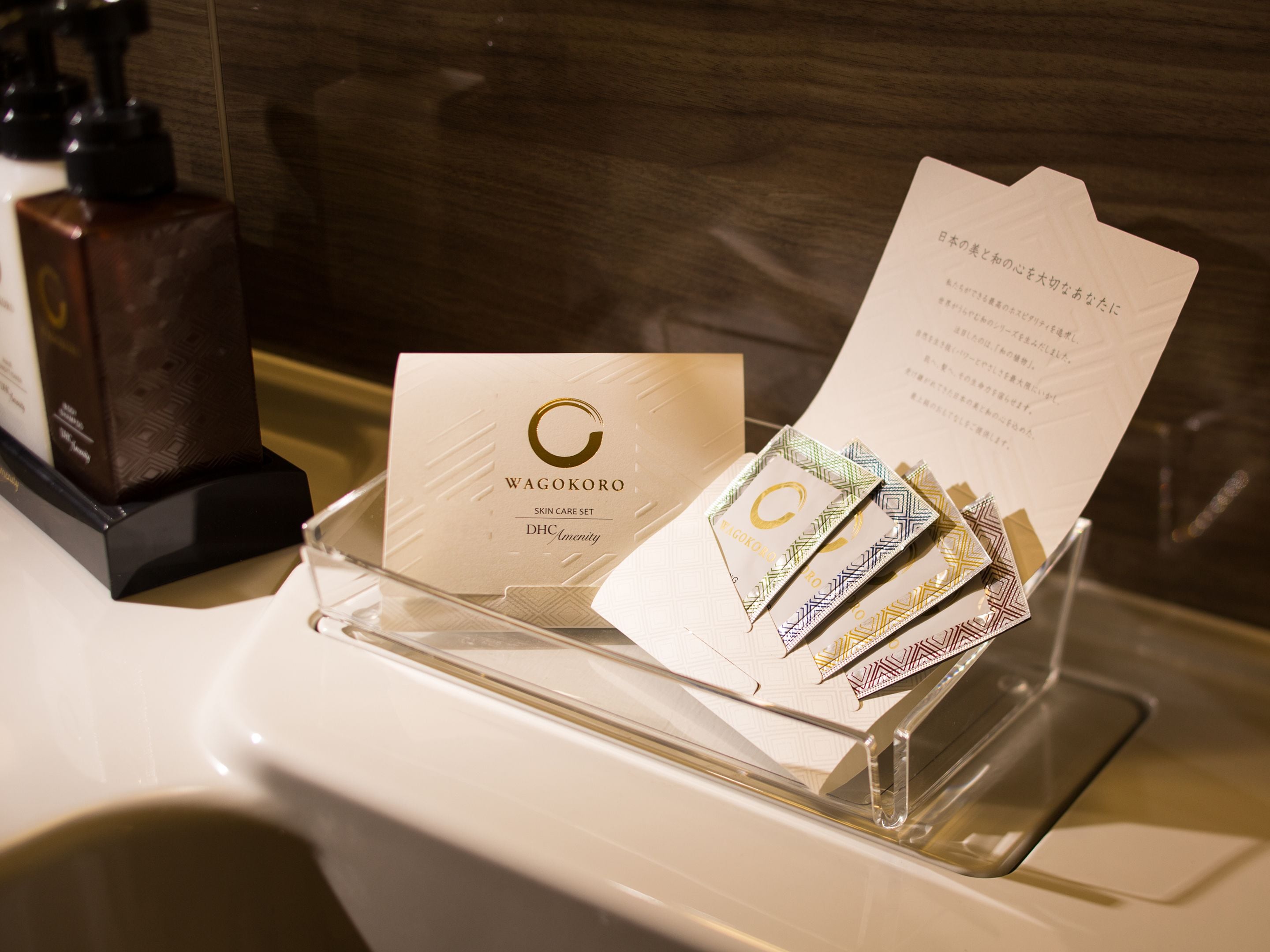 combined shower/bathtub, free toiletries, hair dryer, slippers