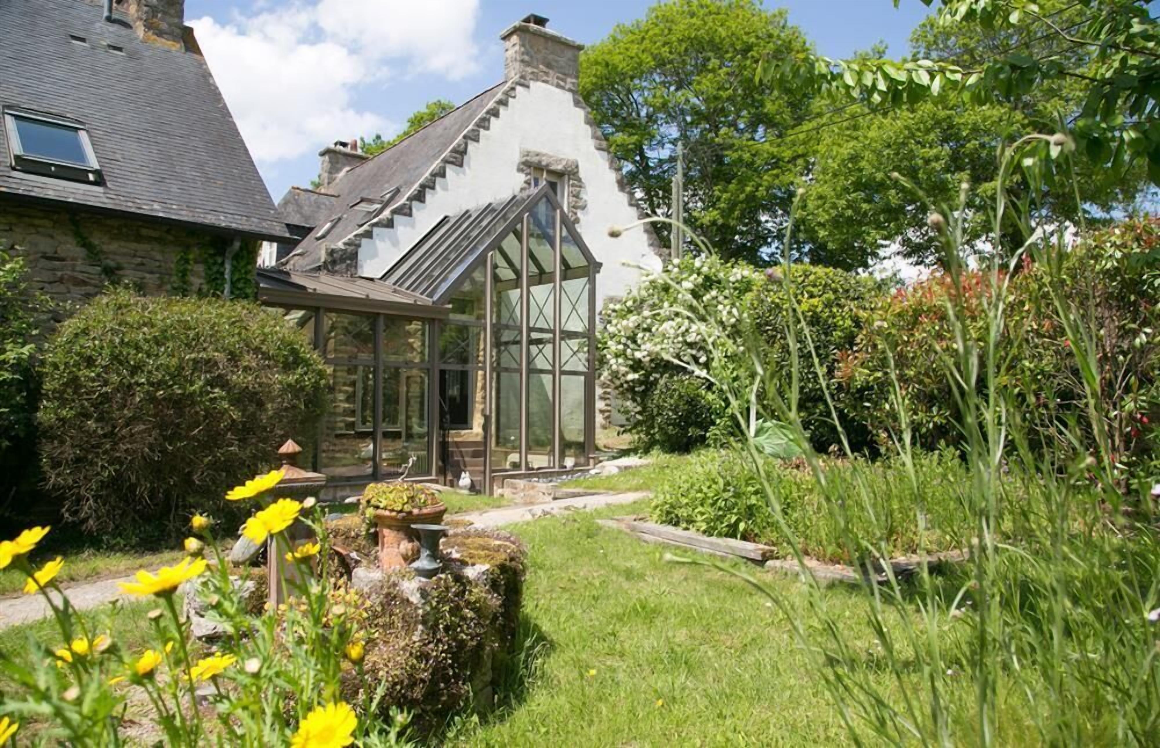 Mặt tiền nơi lưu trú