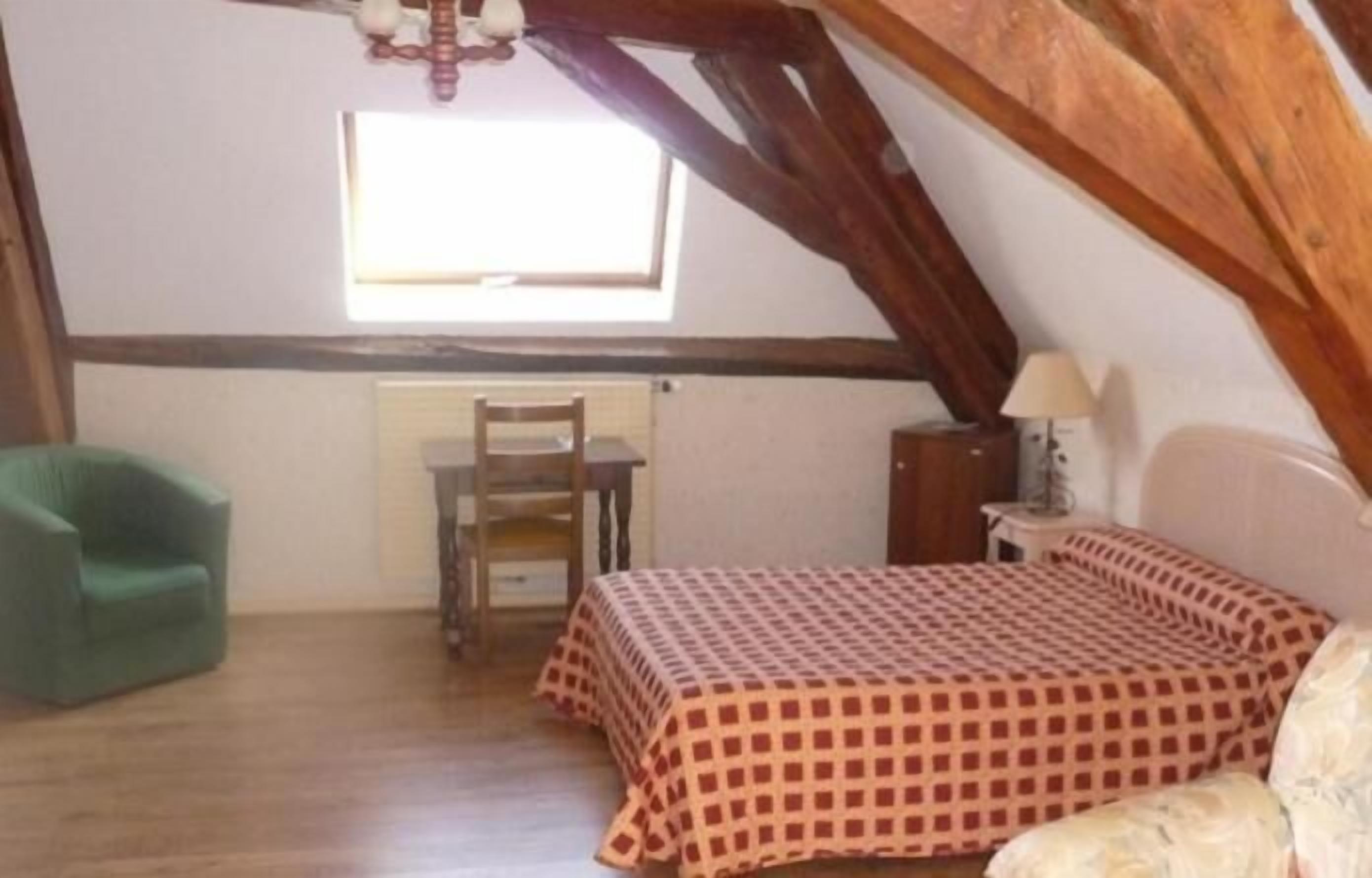 desk, cots/infant beds, rollaway beds, free wifi