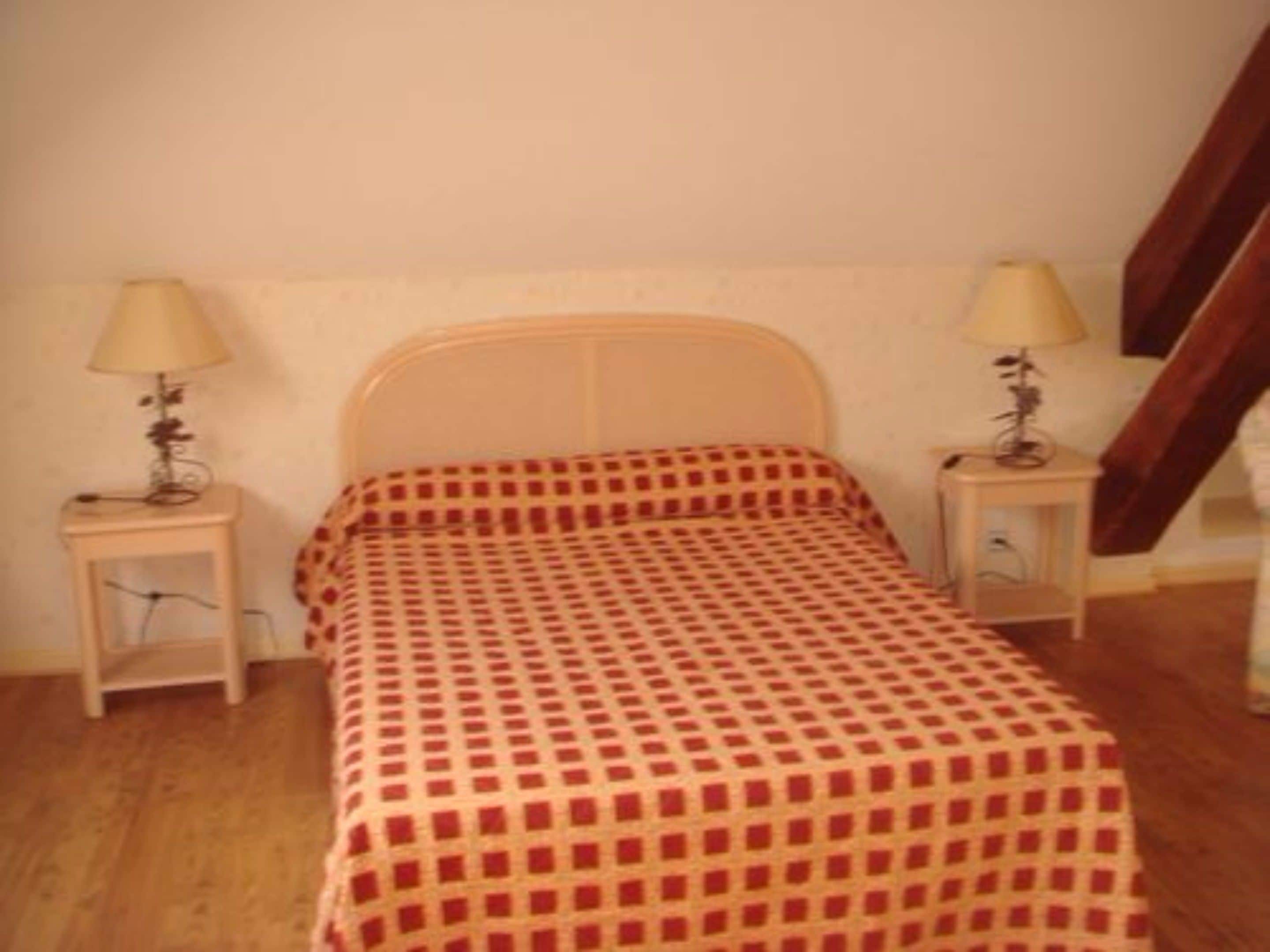 double room | desk, cots/infant beds, rollaway beds, free wifi