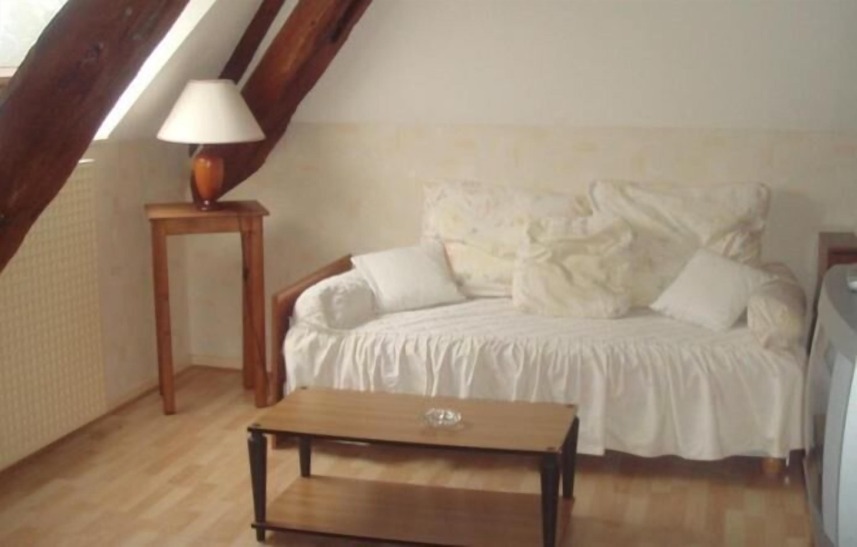 desk, cots/infant beds, rollaway beds, free wifi