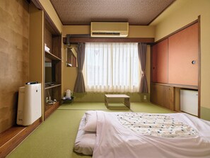 Traditional-Zimmer, Nichtraucher (Japanese Style for 3 People) | Schreibtisch, kostenloses WLAN, Bettwäsche