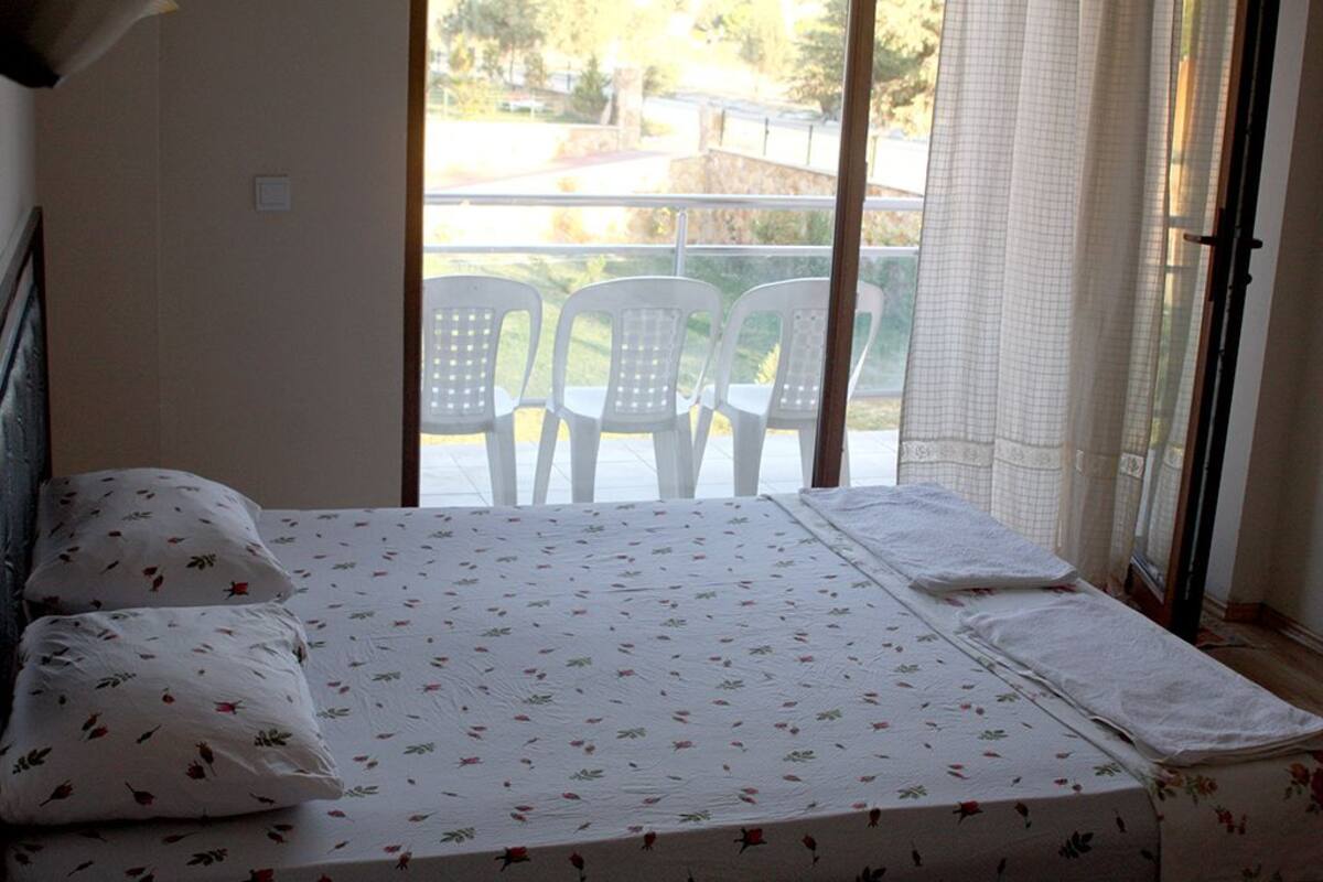 Apartment, Garden View | Desk, free WiFi