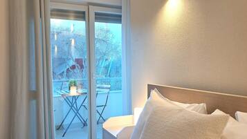 Chambre Double Confort, non-fumeurs, salle de bains commune | Décoration personnalisée, ameublement personnalisé, rideaux occultants