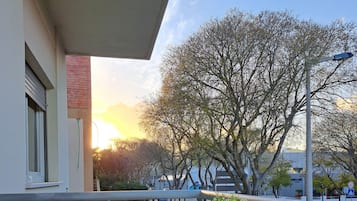 Chambre Double Confort, non-fumeurs, salle de bains commune | Vue sur le jardin