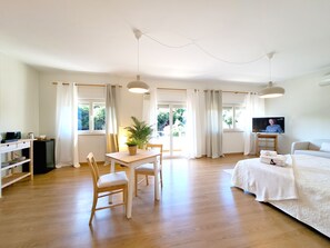 Habitación City doble | Decoración individual, mobiliario individual, cortinas opacas