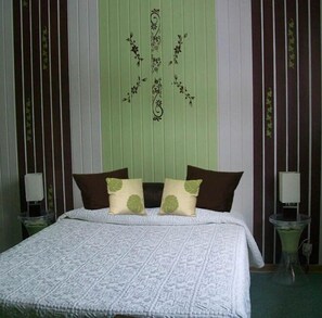 Iron/ironing board, free cribs/infant beds, free WiFi, bed sheets - Au Cheval Blanc (Saint-Amarin)