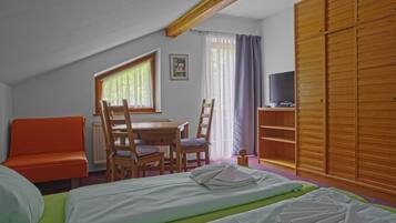 Premium bedding, in-room safe, laptop workspace, free WiFi