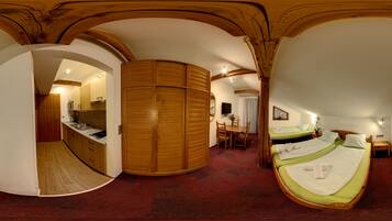 Hochwertige Bettwaren, Zimmersafe, laptopgeeigneter Arbeitsplatz