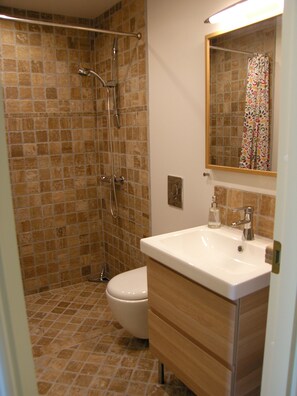 Bathroom sink - Klintholm Bed & Breakfast (Borre)