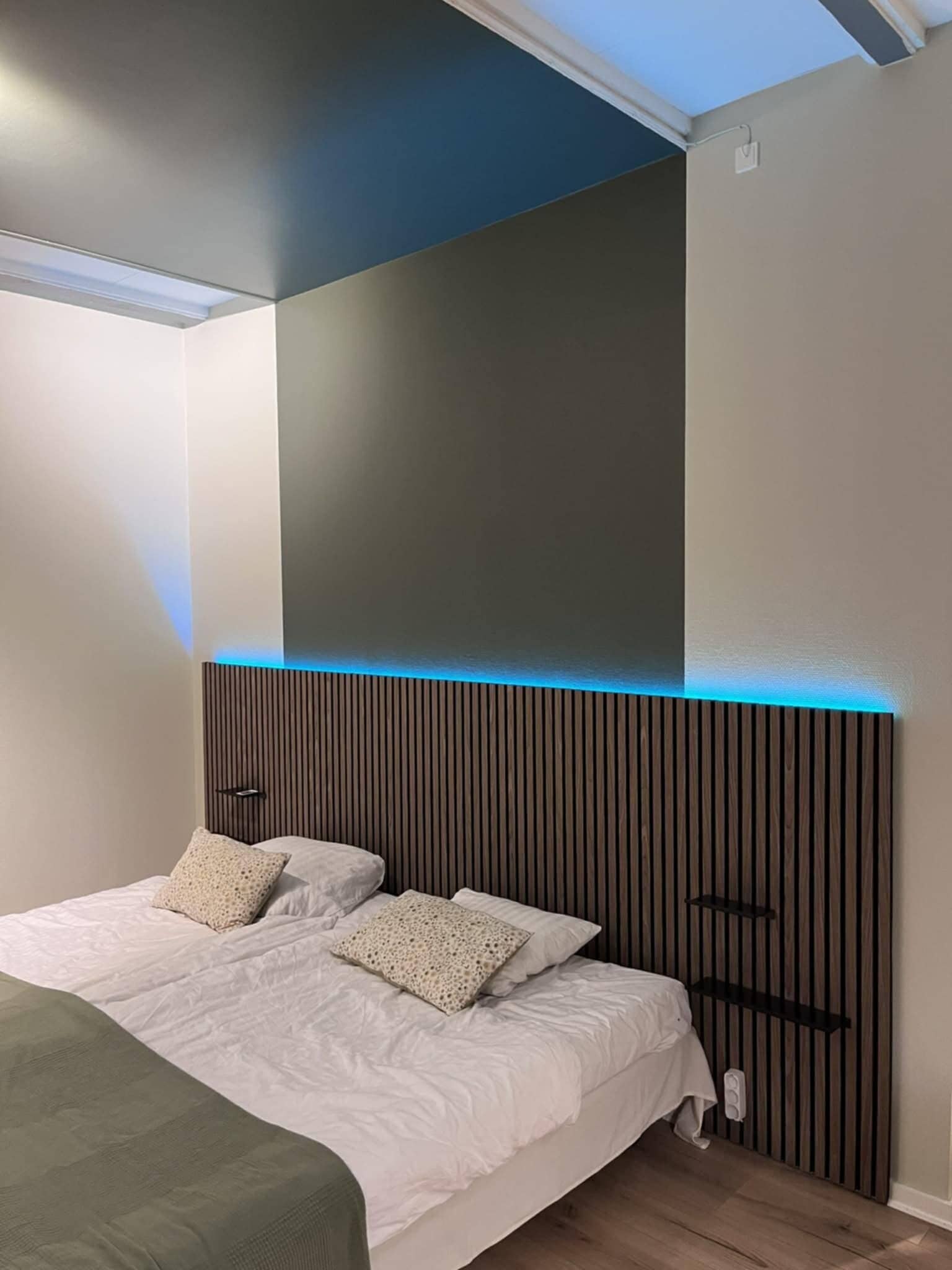 Blackout drapes, free WiFi, bed sheets