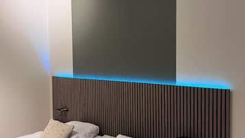 Blackout drapes, free WiFi, bed sheets