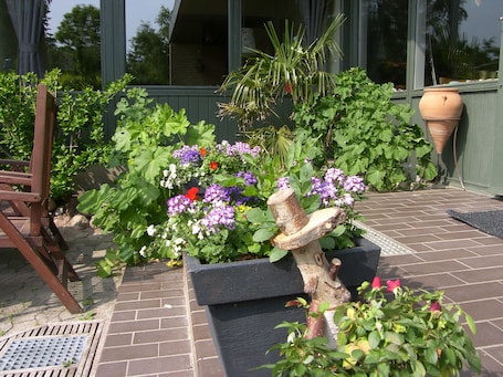 Terraza o patio. Klintholm Bed & Breakfast