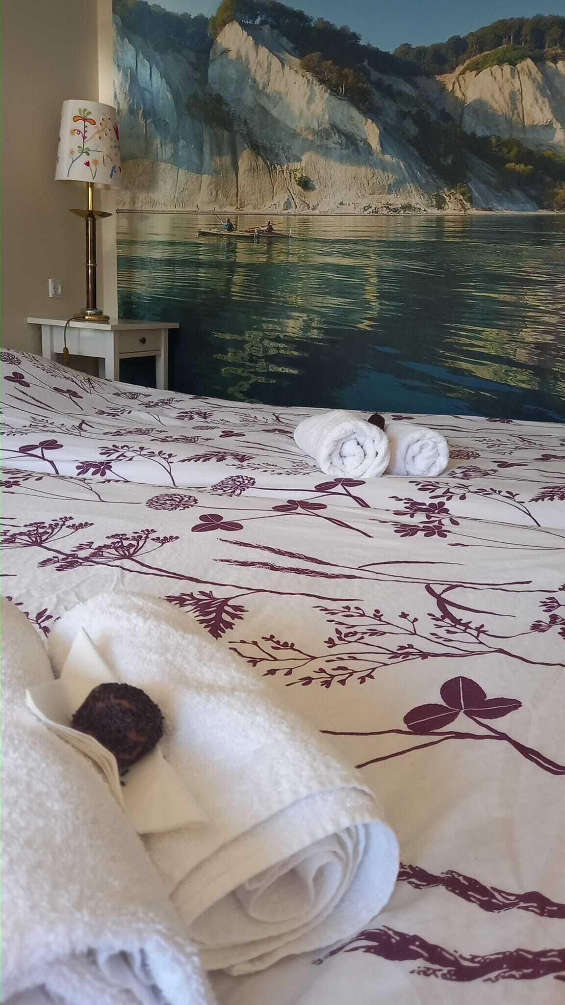 Blackout drapes, free WiFi, bed sheets