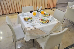 Free daily buffet breakfast