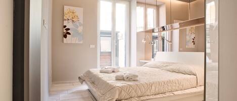 Apartment, 2 Schlafzimmer | 1 Schlafzimmer, Schreibtisch, schallisolierte Zimmer