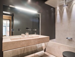 Apartment, 2 Bedrooms | Bathroom | Separate bathtub and shower, free toiletries, bidet, towels