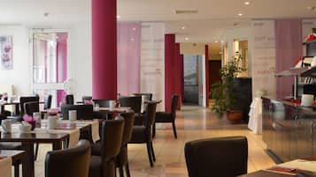 Daily continental breakfast (EUR 8 per person)