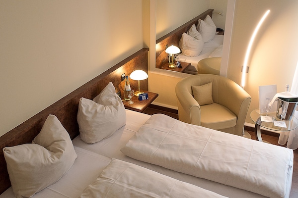 Doppelzimmer | Schreibtisch, kostenlose Babybetten, kostenloses WLAN