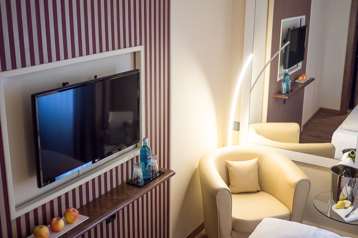 single room | desk, free cots/infant beds, free wifi