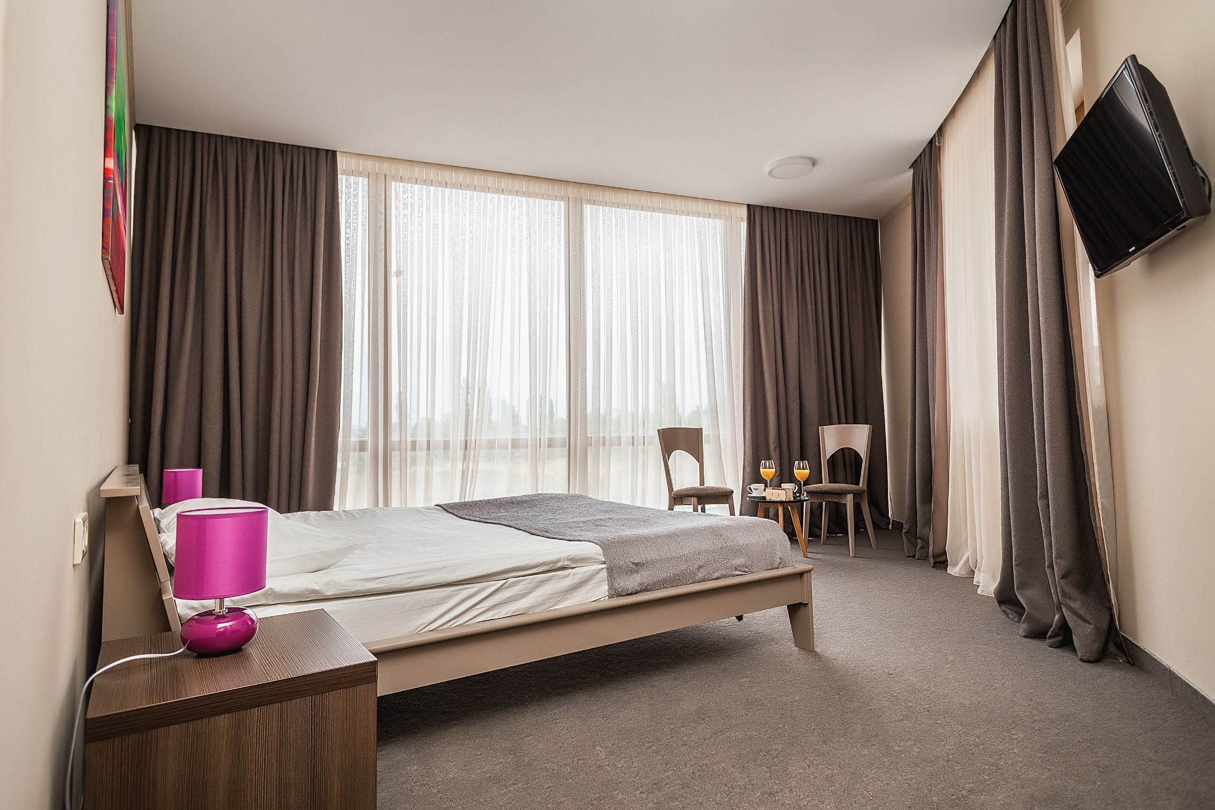 غرفة مزدوجة مريحة - بمنظر للبحر | أغطية فراش متميزة وخزنة داخل الغرفة ومكتب وتجهيزات عازلة للصوت