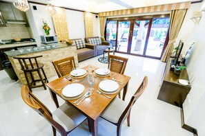 2-Bedroom Private Pool Villa | Servicio a la habitación