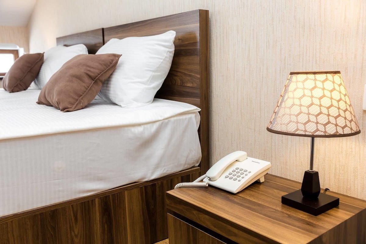 Habitación clásica doble, 1 cama de matrimonio con sofá cama, vistas a la ciudad | 1 dormitorio, ropa de cama de alta calidad, minibar y caja fuerte