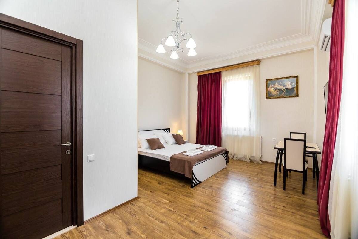 Habitación Confort con 1 cama doble o 2 individuales, 1 cama de matrimonio | 1 dormitorio, ropa de cama de alta calidad, minibar y caja fuerte