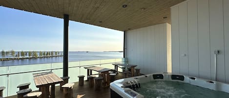 Bain à remous extérieur