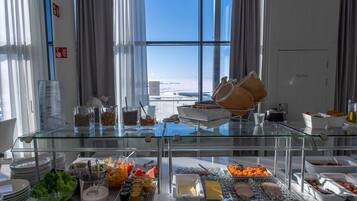 Free daily buffet breakfast