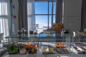 包含每日自助早餐