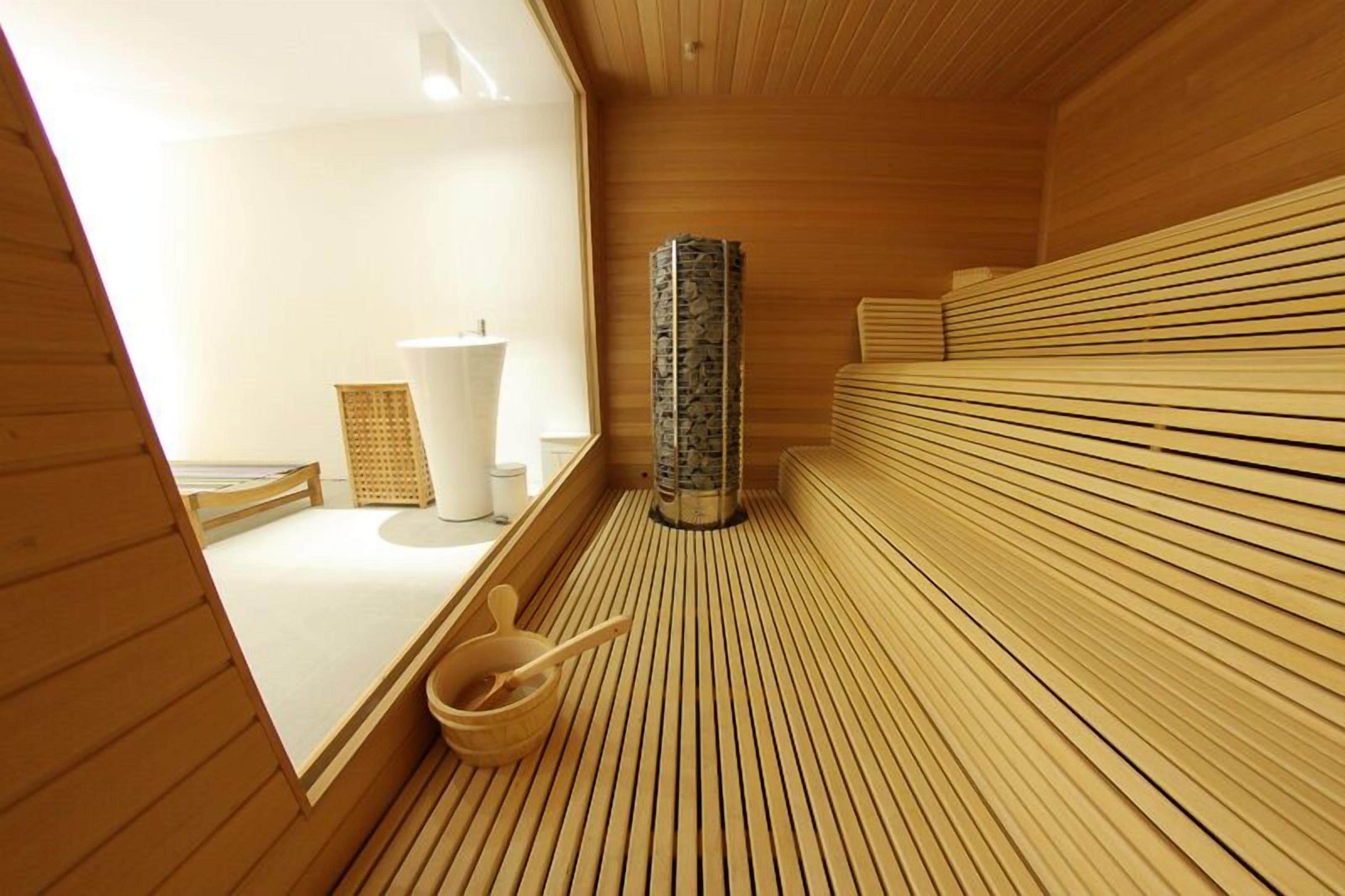 Soins de manucure et de pédicure, massages