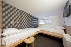 Doppel- oder Zweibettzimmer | Babybetten, kostenloses WLAN, Bettwäsche