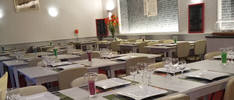 Daily buffet breakfast (EUR 9.90 per person)