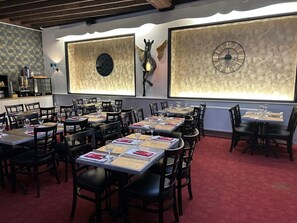 Lunch and dinner served - Hôtel Moderne (Vichy)