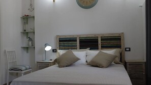 Premium bedding, in-room safe, free WiFi