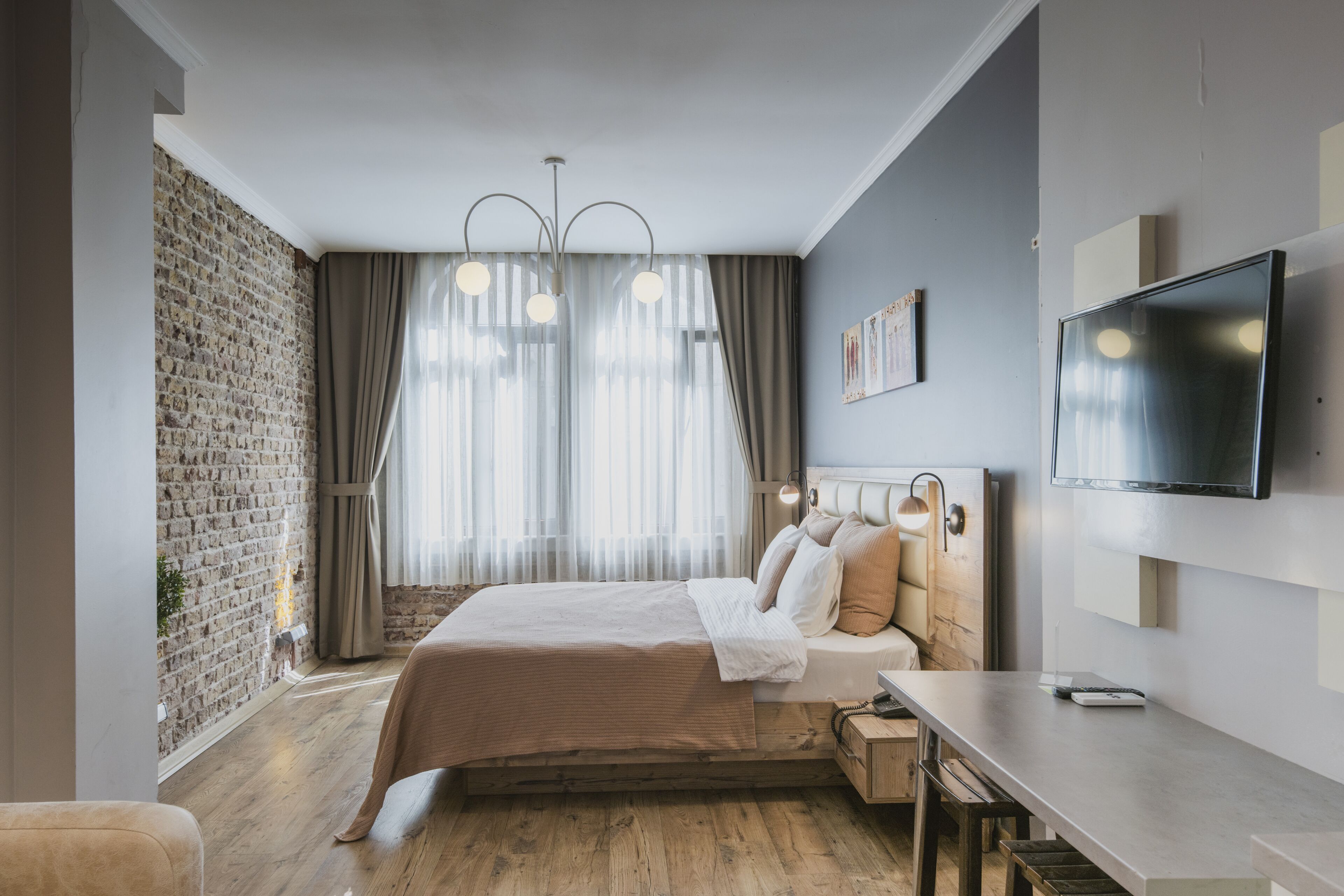 Estudi en suite Deluxe | Roba de llit d'alta qualitat, caixa forta a l'habitació i escriptori 