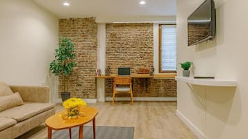 Honeymoon Suite | 1 bedroom, premium bedding, in-room safe, desk