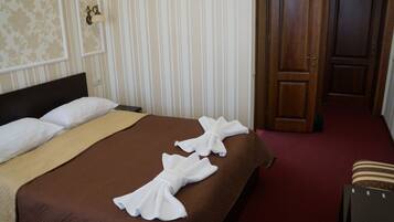 Standard Double Room | Minibar, in-room safe, desk, WiFi (free)