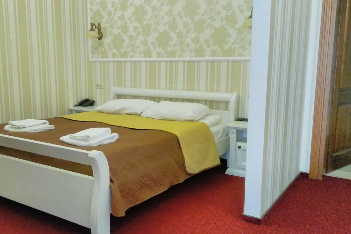 Junior Suite | Minibar, in-room safe, desk, WiFi (free)