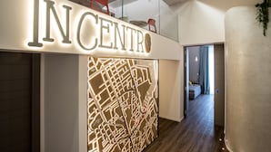 A reception desk with a map design and the word "INCENTRO" illuminated. - B&B In Centro Palermo (Palermo)