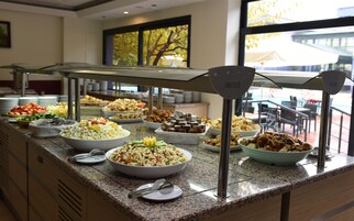 Se sirven almuerzos y cenas