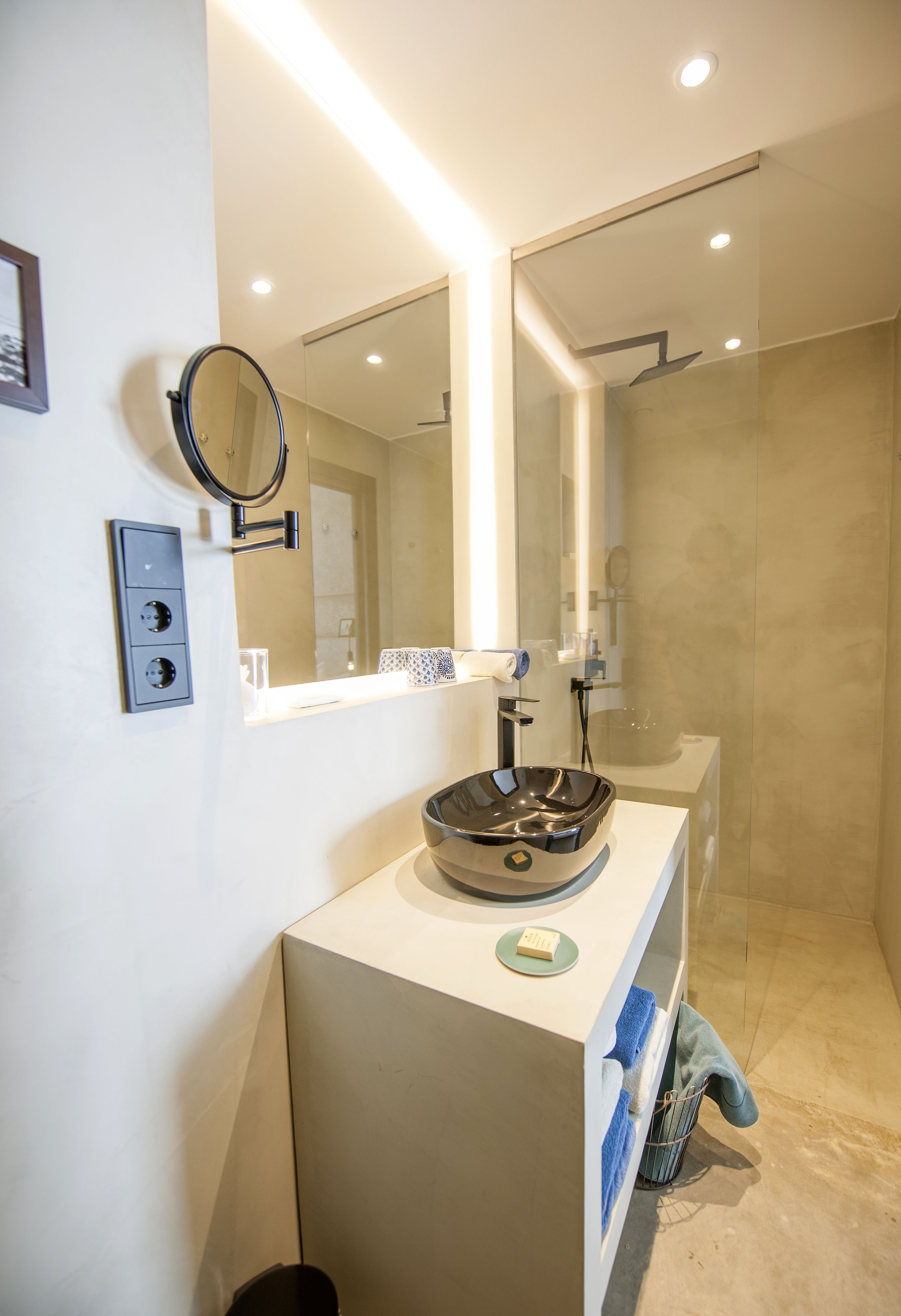 standard double room, patio | bathroom | shower, free toiletries, hair dryer, towels