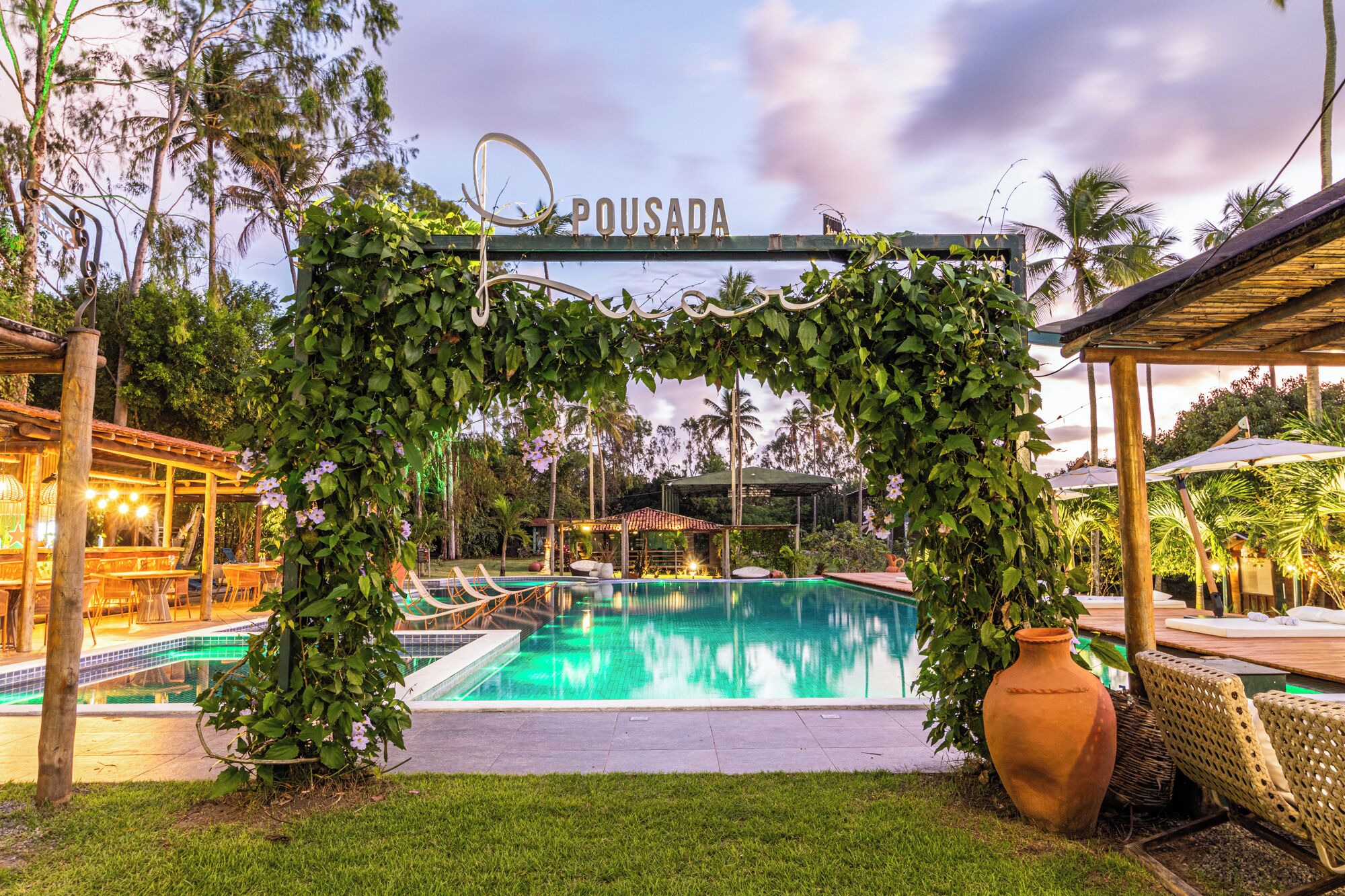 Außenpool, geöffnet von 09:00 Uhr bis 21:00 Uhr, Sonnenschirme